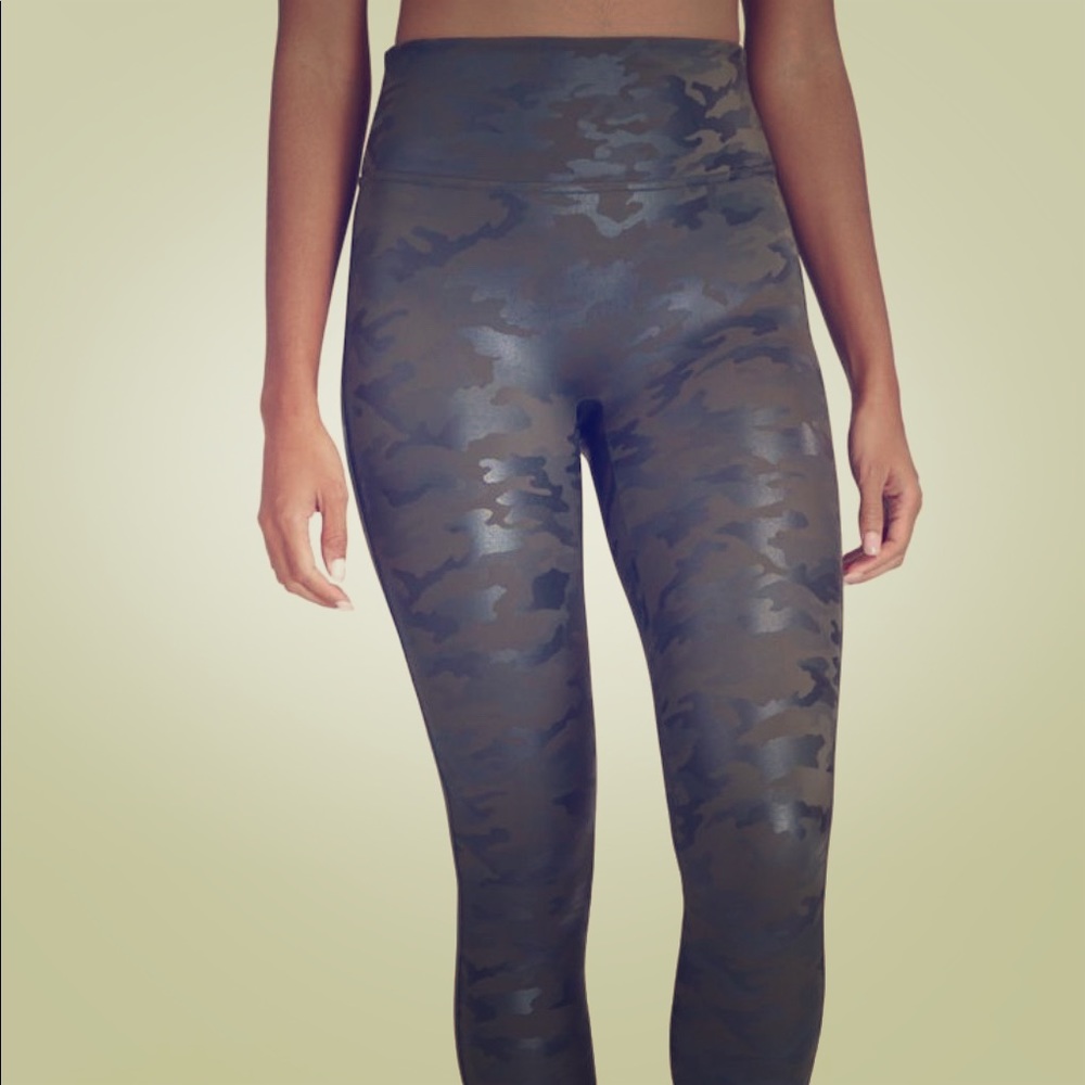 🔥 NWT SPANX FAUX LEATHER LEGGING CAMO GREEN XS